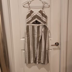 Tan and white Express midi dress with exposed cut out size 4